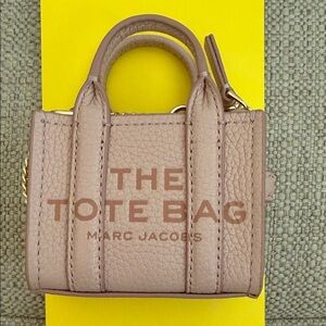 Marc Jacobs THE NANO TOTE BAG CHARM Rose